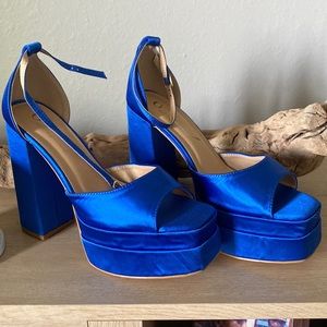 BLUE PLATFORM HEELS SIZE 9
